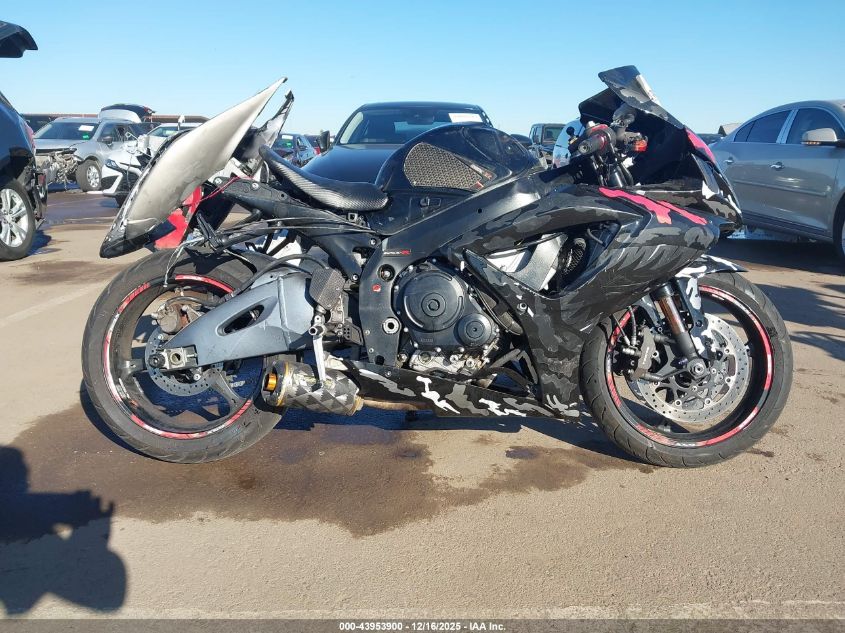 2007 Suzuki Gsx-R750 VIN: JS1GR7KA772101581 Lot: 43953900