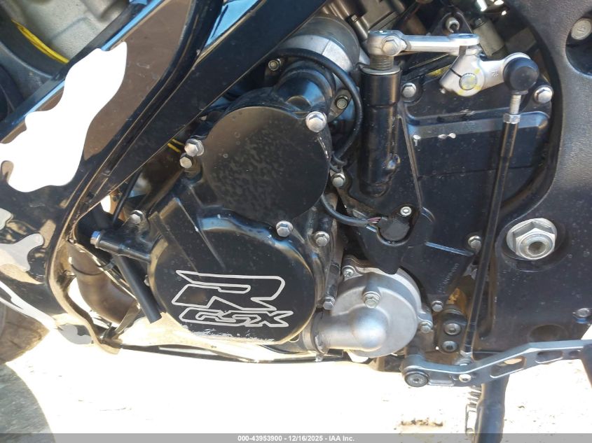 2007 Suzuki Gsx-R750 VIN: JS1GR7KA772101581 Lot: 43953900