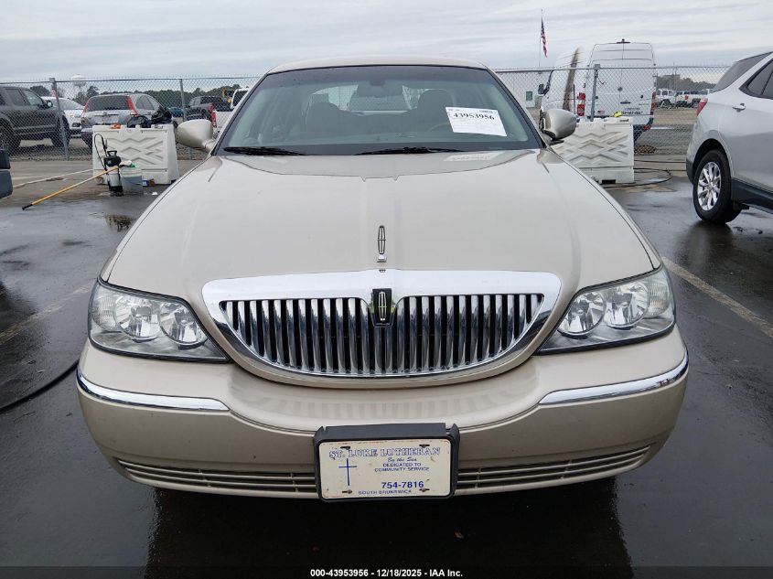 2010 Lincoln Town Car Signature Limited VIN: 2LNBL8CV8AX750072 Lot: 43953956