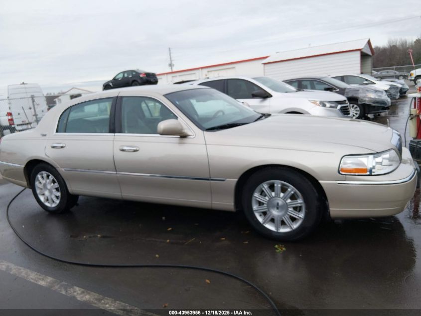 2010 Lincoln Town Car Signature Limited VIN: 2LNBL8CV8AX750072 Lot: 43953956