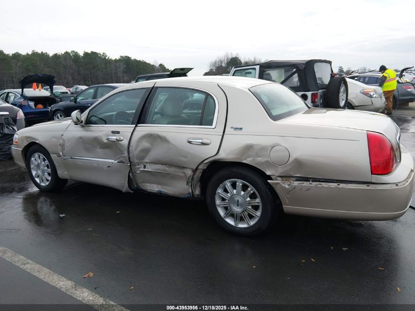 2010 Lincoln Town Car Signature Limited VIN: 2LNBL8CV8AX750072 Lot: 43953956