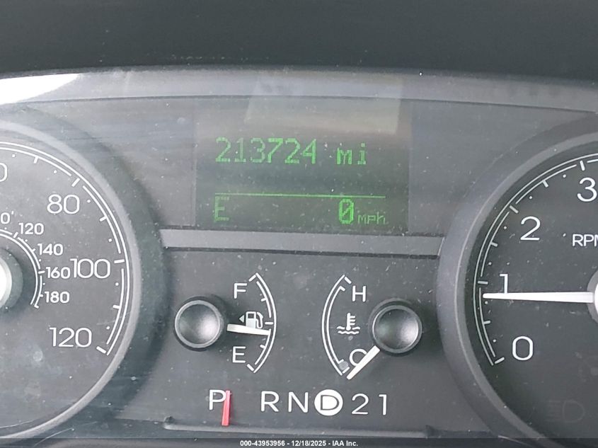 2010 Lincoln Town Car Signature Limited VIN: 2LNBL8CV8AX750072 Lot: 43953956