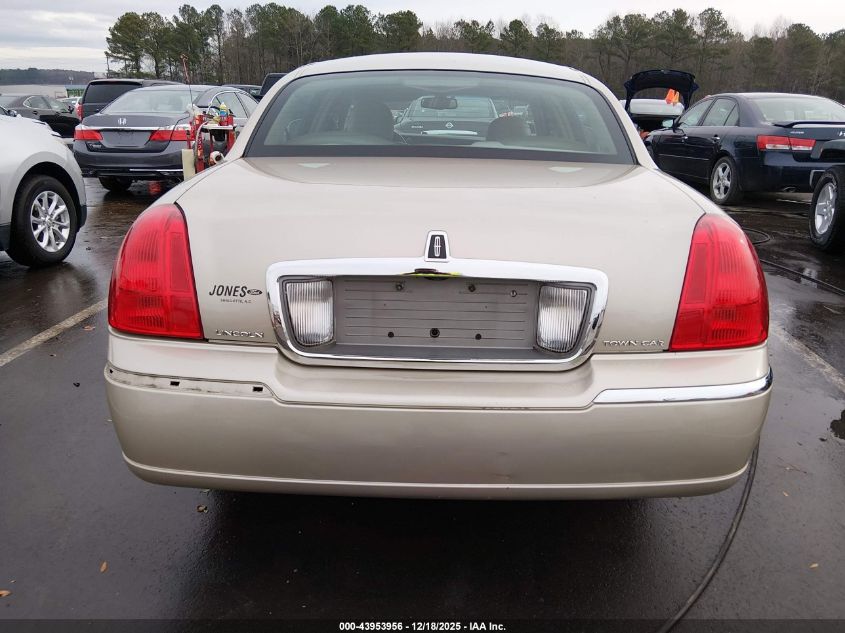 2010 Lincoln Town Car Signature Limited VIN: 2LNBL8CV8AX750072 Lot: 43953956