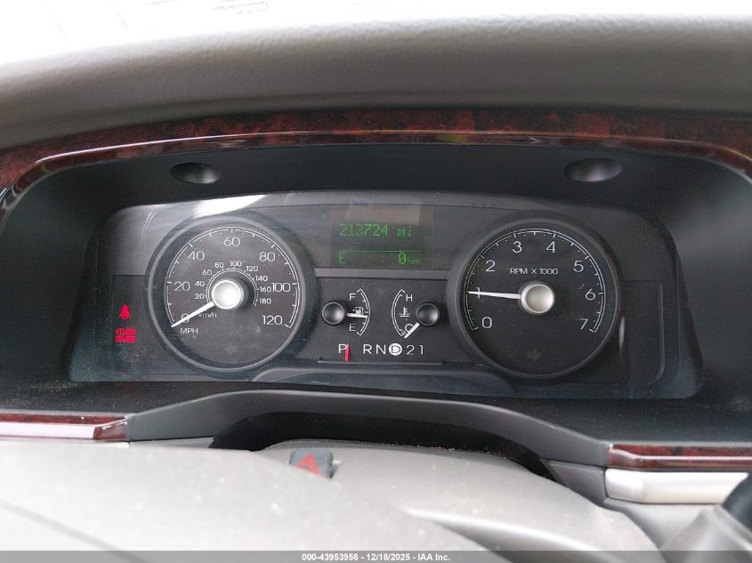 2010 Lincoln Town Car Signature Limited VIN: 2LNBL8CV8AX750072 Lot: 43953956