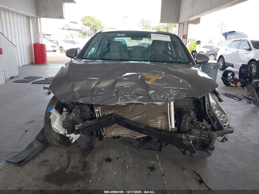 2017 Hyundai Elantra Se VIN: KMHD74LFXHU361353 Lot: 43954108