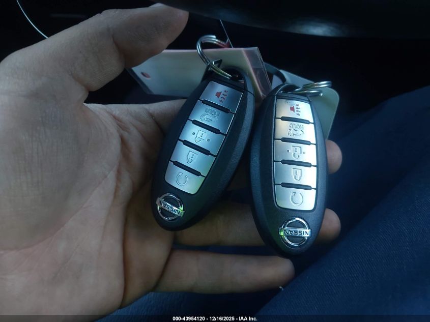 2017 Nissan Pathfinder Platinum VIN: 5N1DR2MM8HC902935 Lot: 43954120