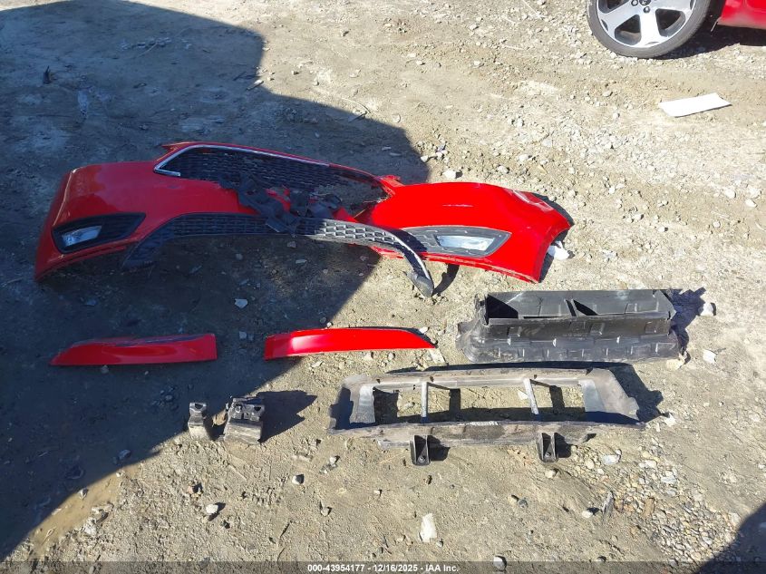 2016 Ford Focus Se VIN: 1FADP3F27GL240877 Lot: 43954177