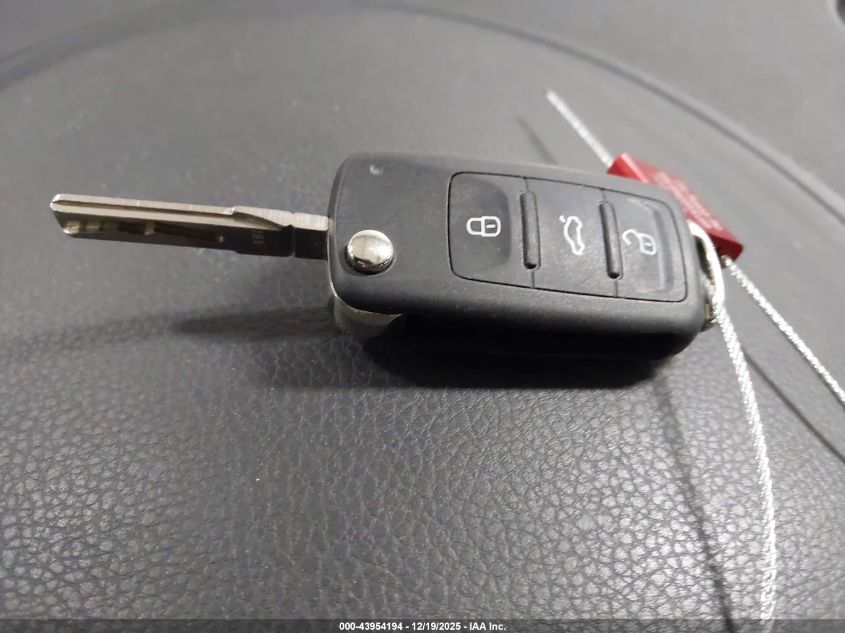 2011 Volkswagen Tiguan S VIN: WVGAV7AX7BW530813 Lot: 43954194