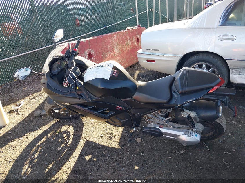 LL0TDNPE5LY608155 2020   photo no. 13