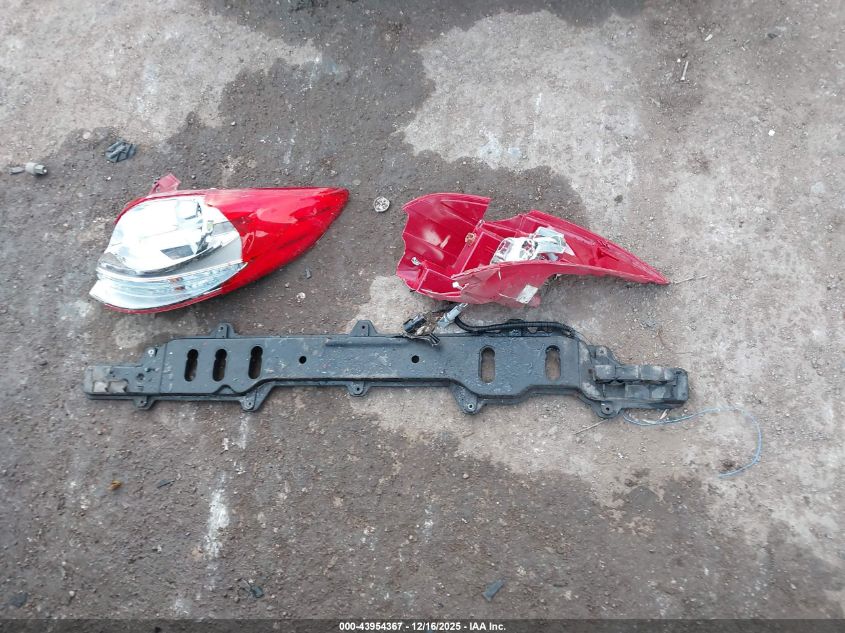 2014 Hyundai Veloster Base W/Black VIN: KMHTC6AD9EU191521 Lot: 43954367