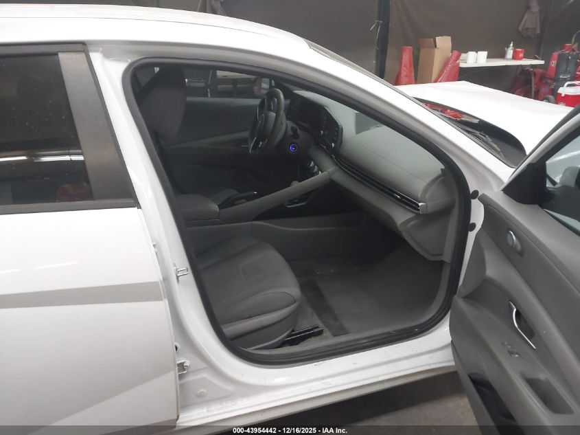 2022 Hyundai Elantra Se