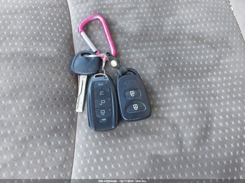 2011 Kia Sorento Lx VIN: 5XYKT4A10BG042776 Lot: 43954445