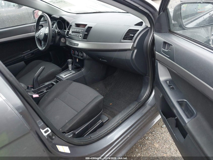Mitsubishi LANCER — thumbnail 5