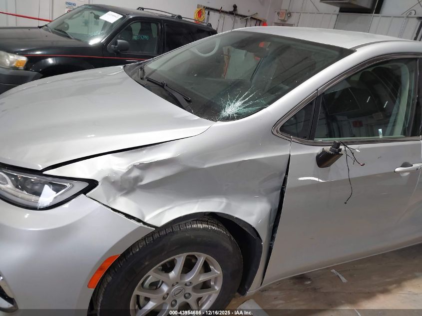 2024 Chrysler Pacifica Touring L VIN: 2C4RC1BG3RR172976 Lot: 43954686