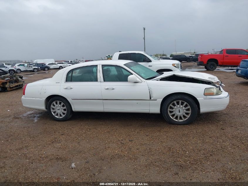2007 Lincoln Town Car Signature VIN: 1LNHM81VX7Y618028 Lot: 43954721