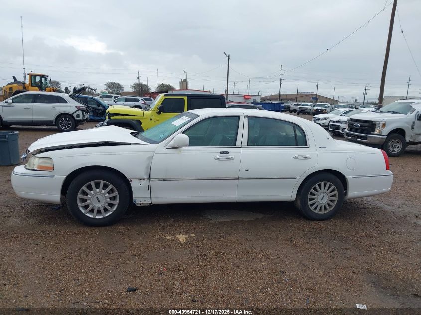 2007 Lincoln Town Car Signature VIN: 1LNHM81VX7Y618028 Lot: 43954721