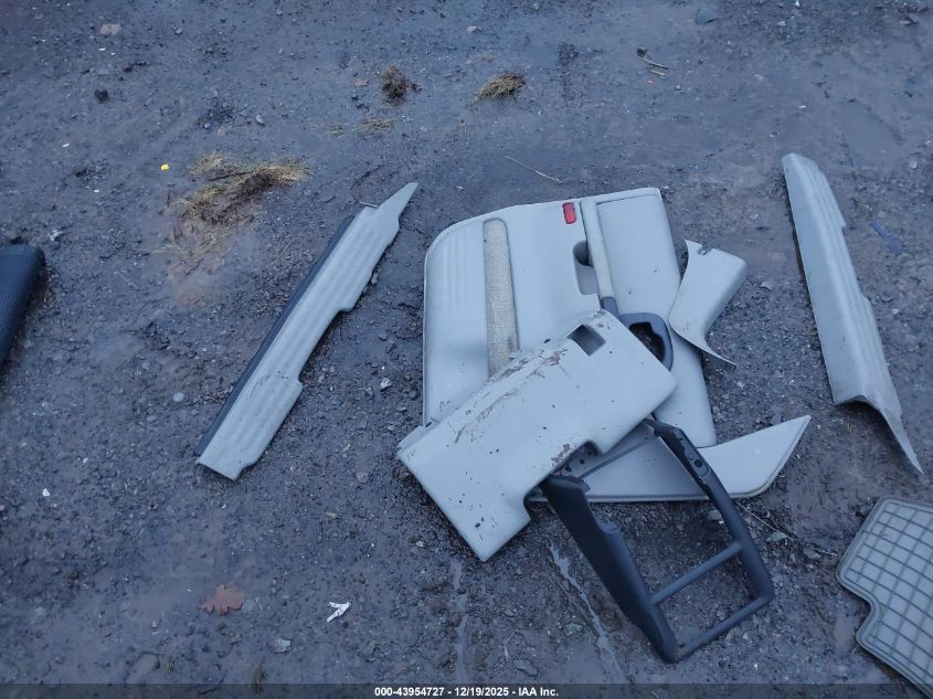 2002 Pontiac Montana M16 W/1Se Pkg. VIN: 1GMDX13EX2D323635 Lot: 43954727