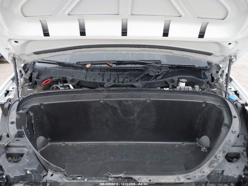 2016 Tesla Model X 60D/70D/75D/90D/P100D VIN: 5YJXCBE22GF003831 Lot: 43955413