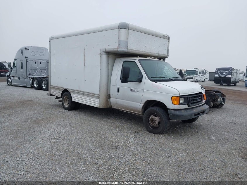 1FDXE45S77DB22452 2007 Ford E-450 Cutaway auction photo 1
