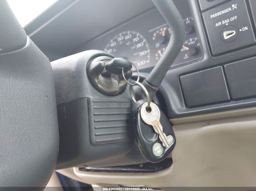 1998 Chevrolet C1500 Fleetside VIN: 2GCEC19M2W1248501 Lot: 43955653