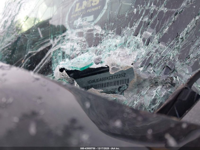 2019 Jeep Grand Cherokee Upland 4X2 VIN: 1C4RJEAG8KC572352 Lot: 43955758