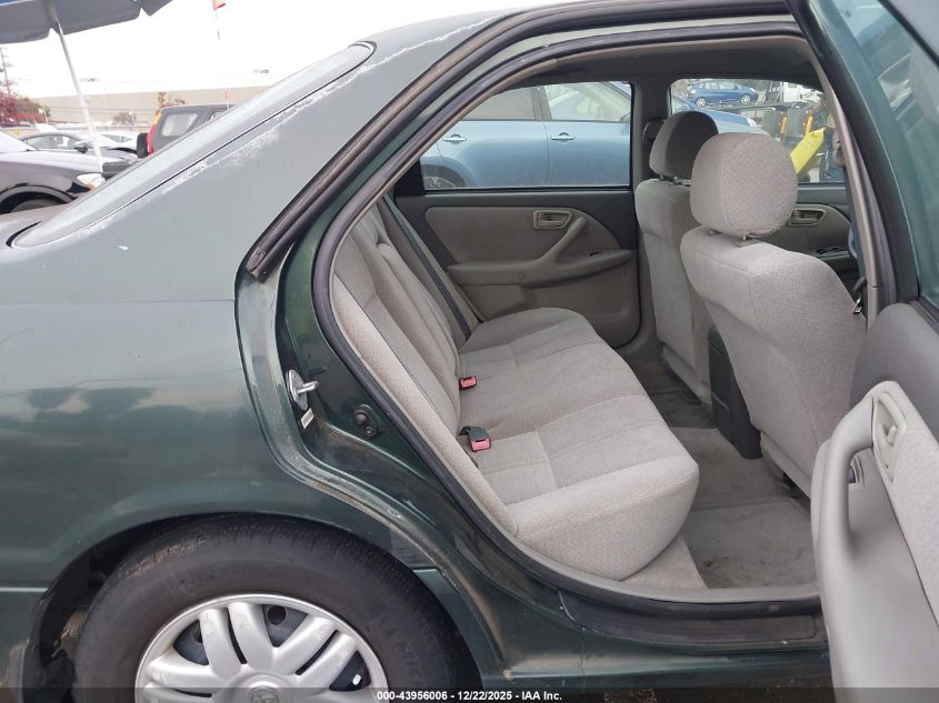 2001 Toyota Camry Ce/Le/Xle VIN: 4T1BG22K11U826800 Lot: 43956006