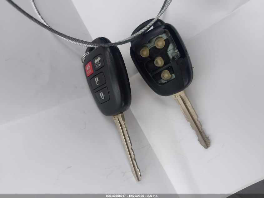 2015 Toyota Corolla Le VIN: 5YFBURHE2FP249058 Lot: 43956017