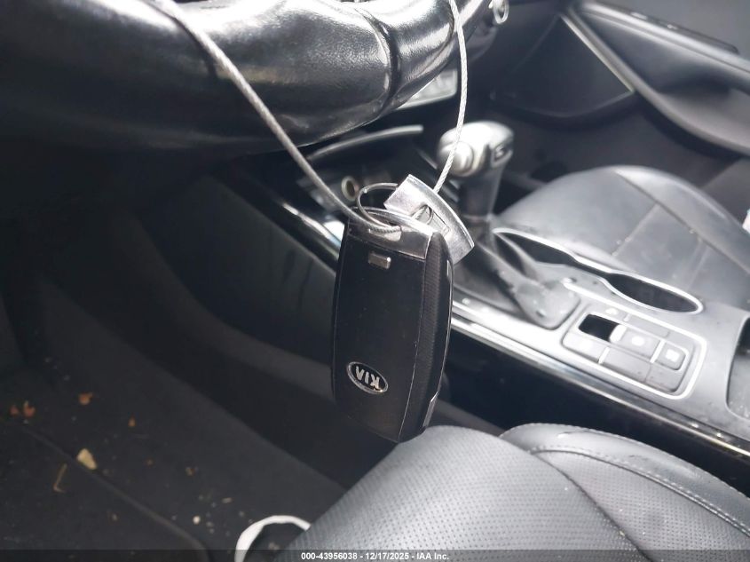 2017 Kia Sorento 3.3L Sx VIN: 5XYPK4A52HG284716 Lot: 43956038