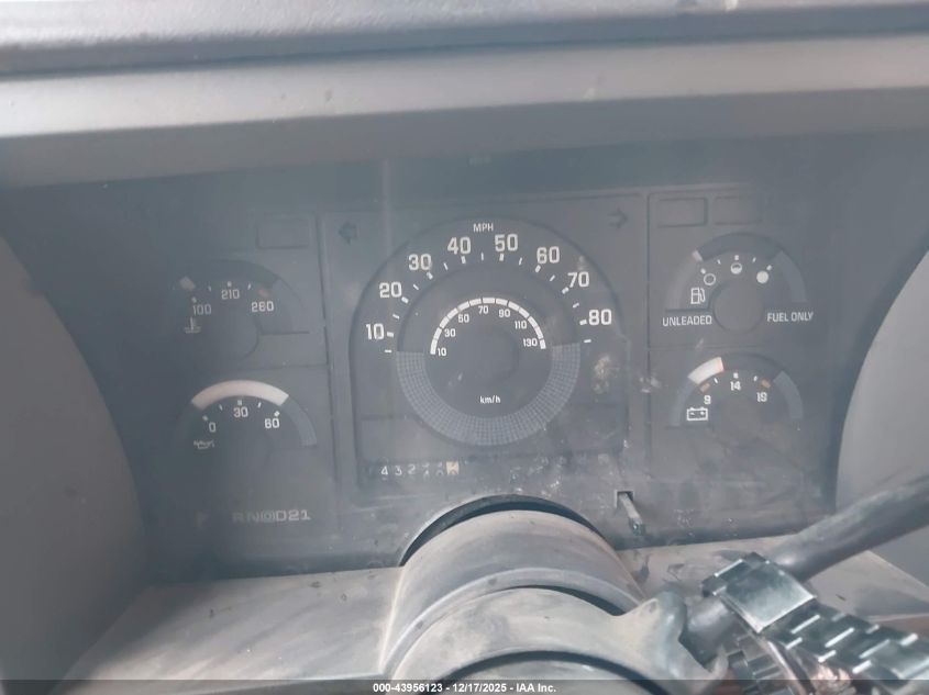 1990 Chevrolet Gmt-400 C2500 VIN: 1GCFC24K3LE228526 Lot: 43956123