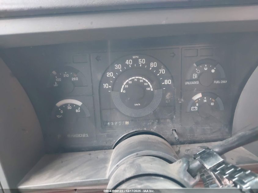 1990 Chevrolet Gmt-400 C2500 VIN: 1GCFC24K3LE228526 Lot: 43956123