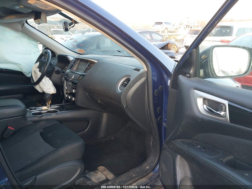 2019 Nissan Pathfinder Sv