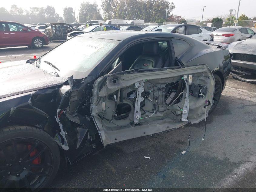 2018 Chevrolet Camaro 2Ss VIN: 1G1FH1R73J0111483 Lot: 43956282