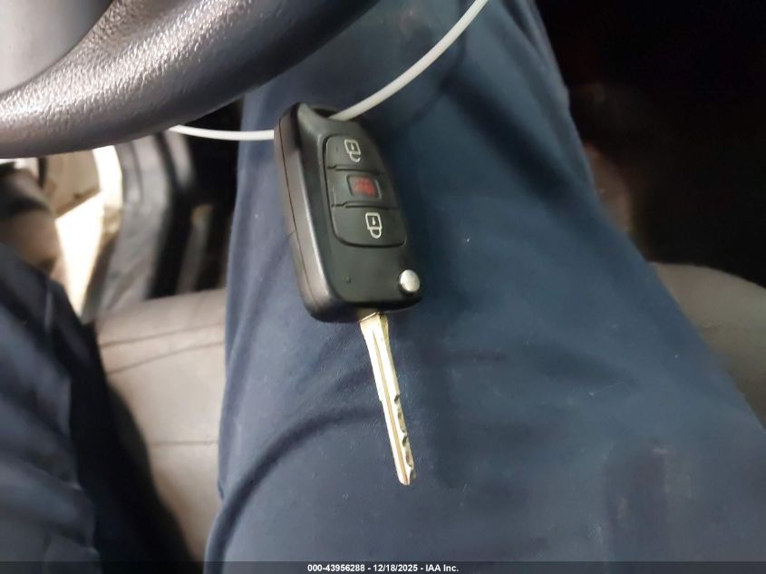 2011 Kia Soul + VIN: KNDJT2A29B7302128 Lot: 43956288