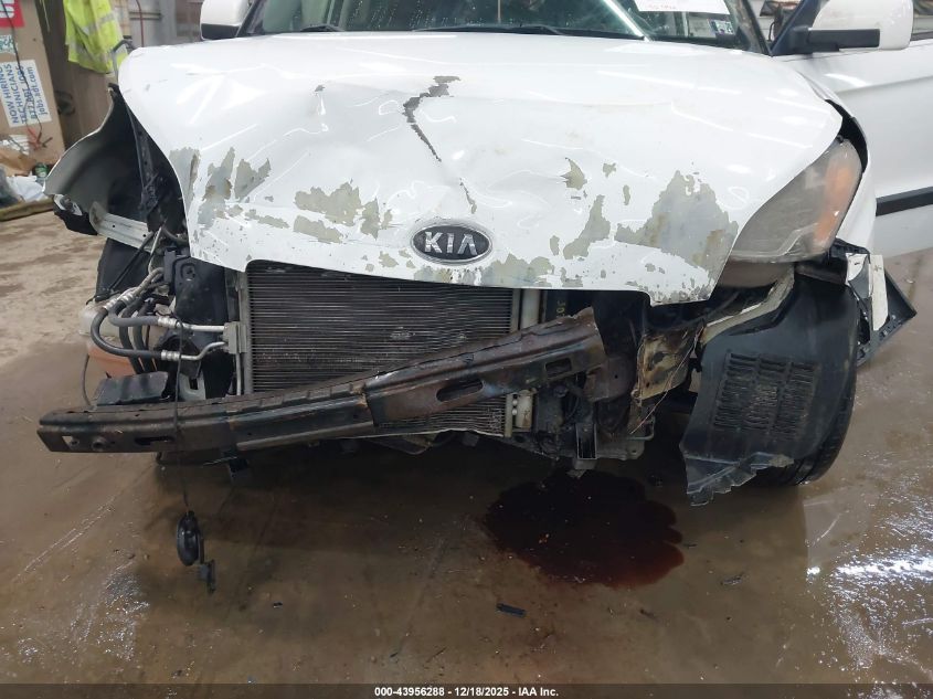 2011 Kia Soul + VIN: KNDJT2A29B7302128 Lot: 43956288