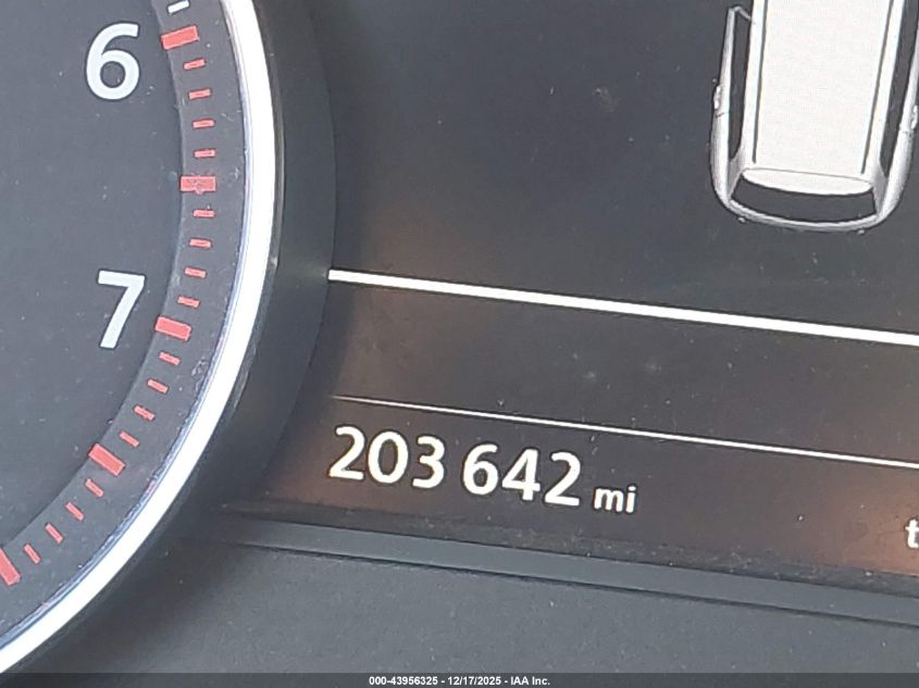 2014 Volkswagen Touareg 3.6L Sport VIN: WVGEF9BP2ED005750 Lot: 43956325