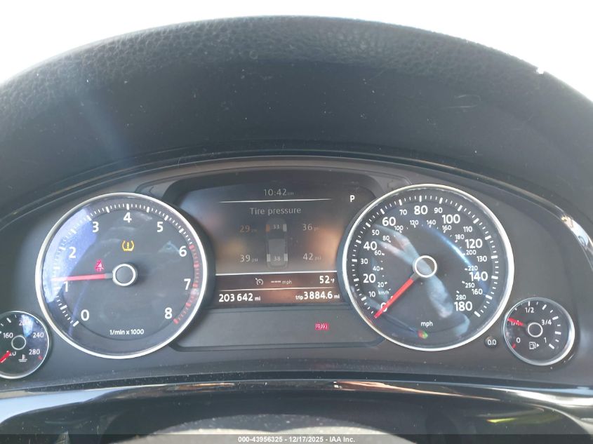 2014 Volkswagen Touareg 3.6L Sport VIN: WVGEF9BP2ED005750 Lot: 43956325