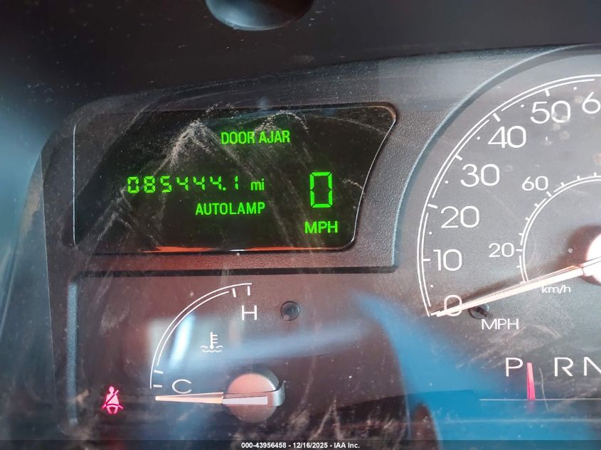 2003 Lincoln Town Car Signature VIN: 1LNHM82W03Y671774 Lot: 43956458