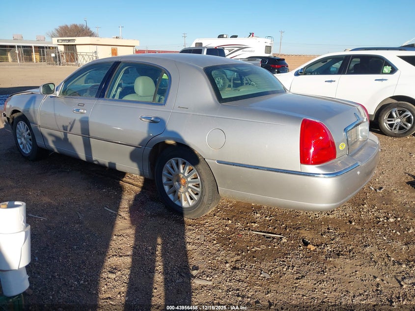 2003 Lincoln Town Car Signature
