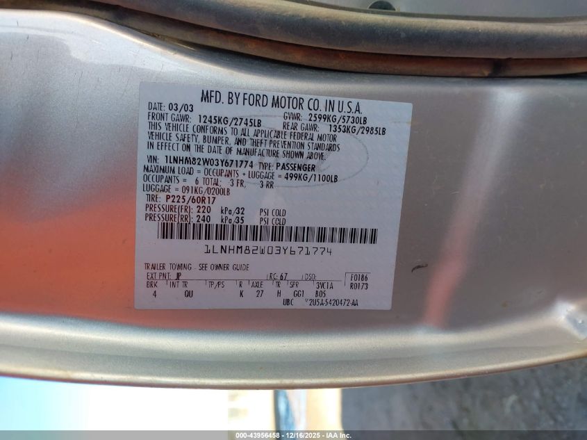 2003 Lincoln Town Car Signature VIN: 1LNHM82W03Y671774 Lot: 43956458