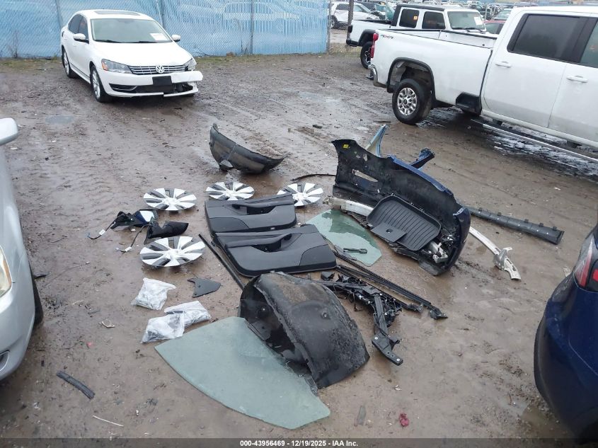 2022 Tesla Model Y Long Range Dual Motor All-Wheel Drive VIN: 7SAYGDEE3NF362863 Lot: 43956469