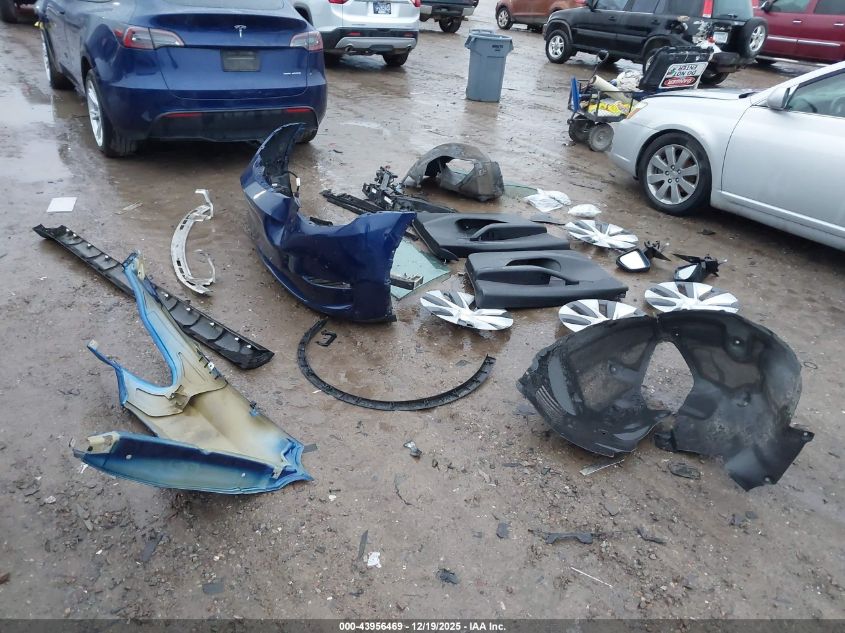 2022 Tesla Model Y Long Range Dual Motor All-Wheel Drive VIN: 7SAYGDEE3NF362863 Lot: 43956469