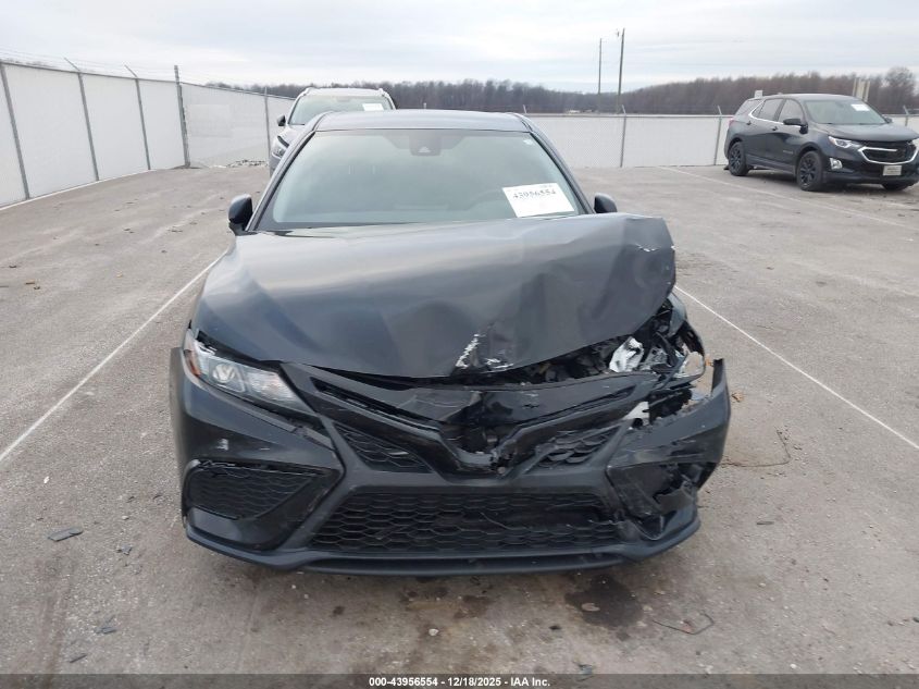 2022 Toyota Camry Nightshade Edition Hybrid VIN: 4T1T31AK0NU035093 Lot: 43956554