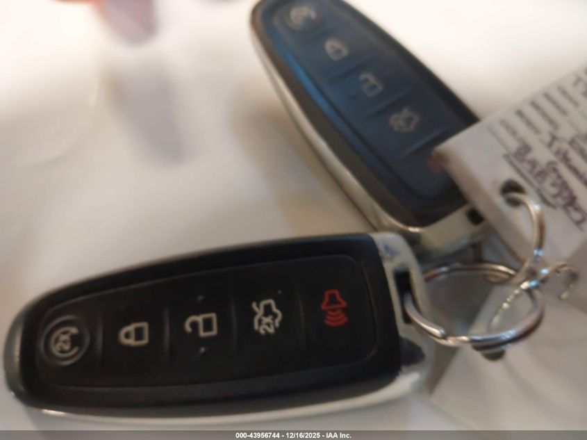 2016 Ford Escape Titanium VIN: 1FMCU9J92GUB98727 Lot: 43956744