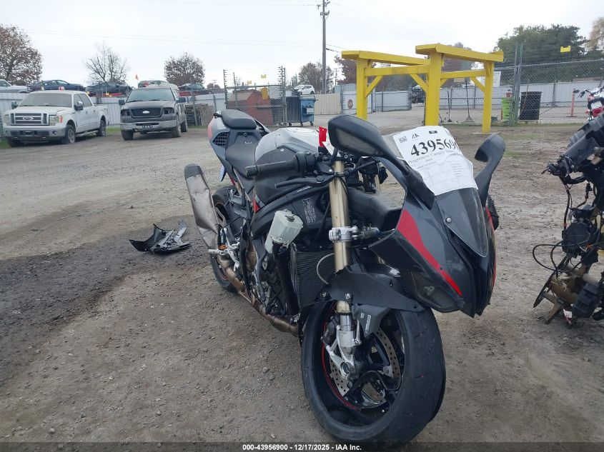 2022 BMW S 1000 Rr VIN: WB10E2303N6F20674 Lot: 43956900