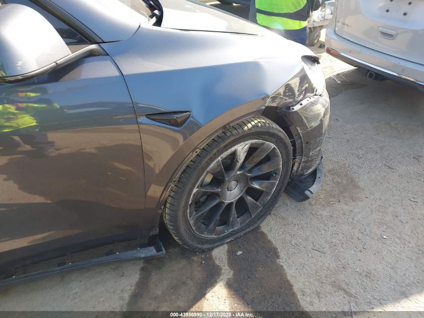 2022 Tesla Model Y Long Range Dual Motor All-Wheel Drive VIN: 7SAYGDEE3NF410748 Lot: 43956990