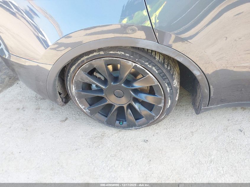 2022 Tesla Model Y Long Range Dual Motor All-Wheel Drive VIN: 7SAYGDEE3NF410748 Lot: 43956990