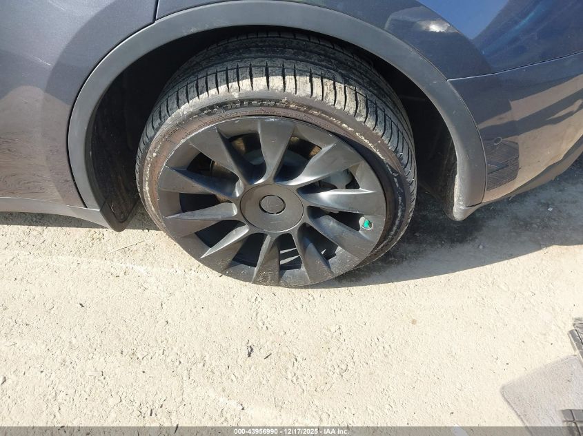 2022 Tesla Model Y Long Range Dual Motor All-Wheel Drive VIN: 7SAYGDEE3NF410748 Lot: 43956990