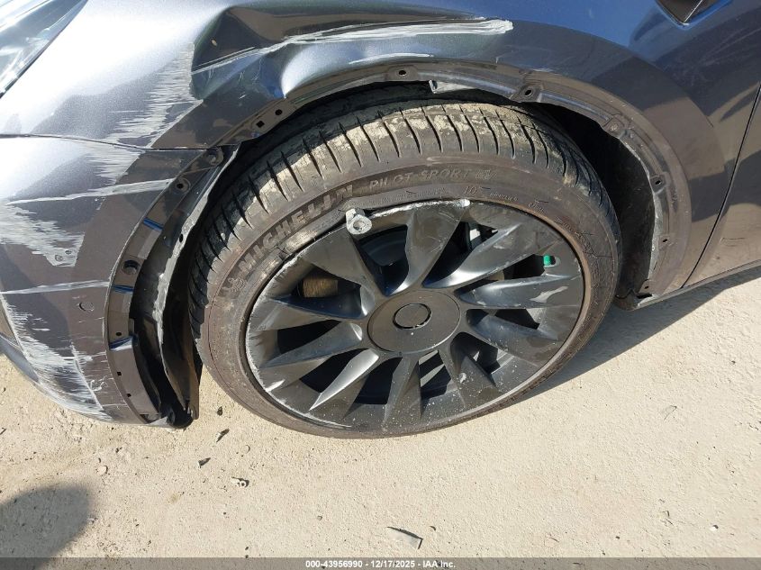 2022 Tesla Model Y Long Range Dual Motor All-Wheel Drive VIN: 7SAYGDEE3NF410748 Lot: 43956990