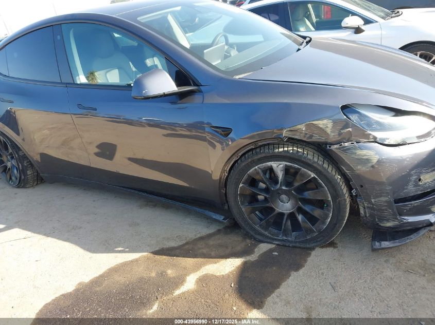 2022 Tesla Model Y Long Range Dual Motor All-Wheel Drive VIN: 7SAYGDEE3NF410748 Lot: 43956990