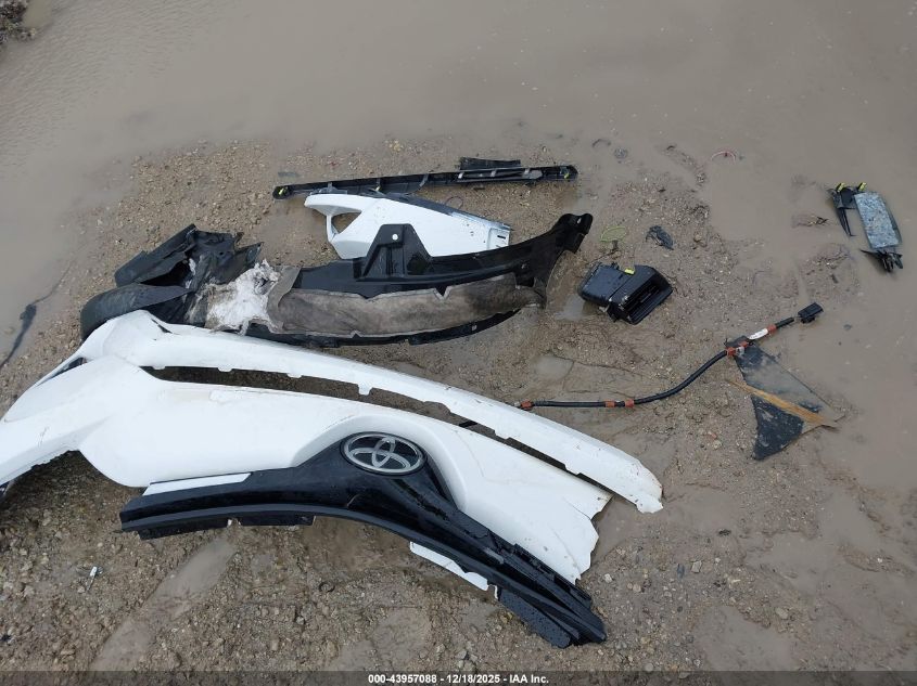 2018 Toyota Rav4 Le VIN: 2T3BFREV6JW783337 Lot: 43957088